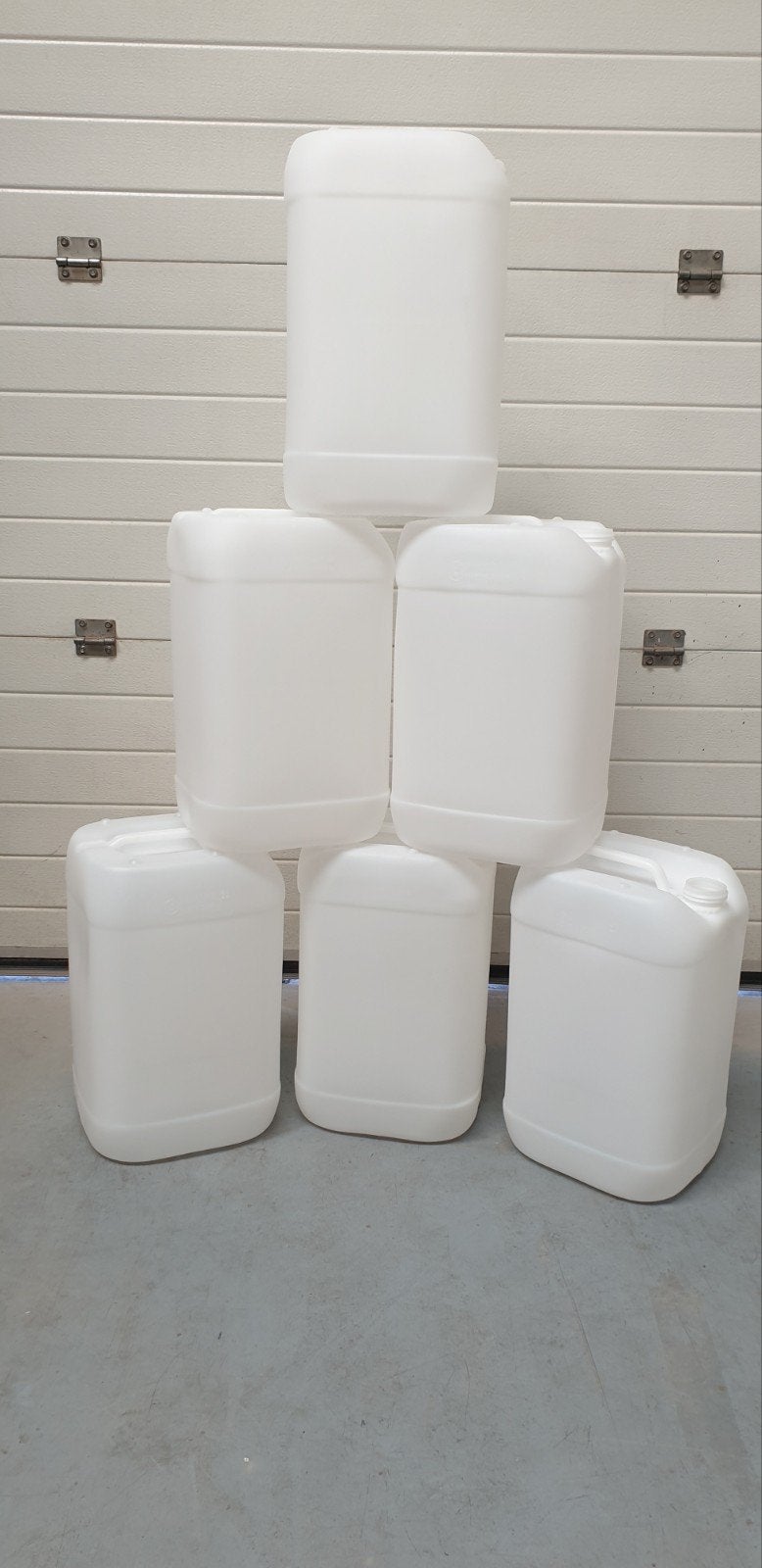 Jerrycan, cannen, vat, vaten, ton, can, kan schoon, Minder dan 75 liter, Ophalen, Zo goed als nieuw, Kunststof