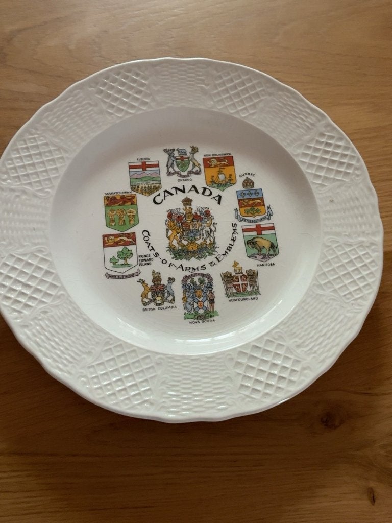 Vintage Canada bord Simpsons Ironstone England 21 cm, Antiek en Kunst, Ophalen of Verzenden