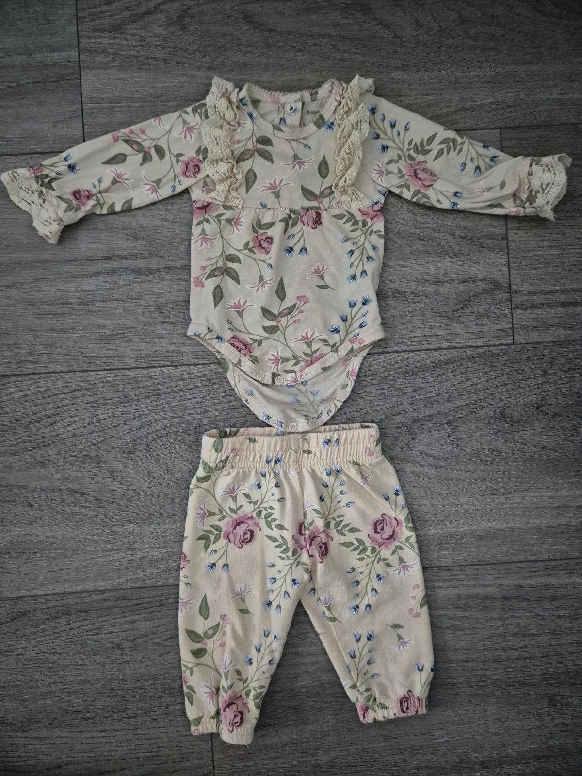 set baby 62/68 valt klein, Kinderen en Baby's, Babykleding | Maat 62, Ophalen of Verzenden, Zo goed als nieuw, Lupilu, Meisje