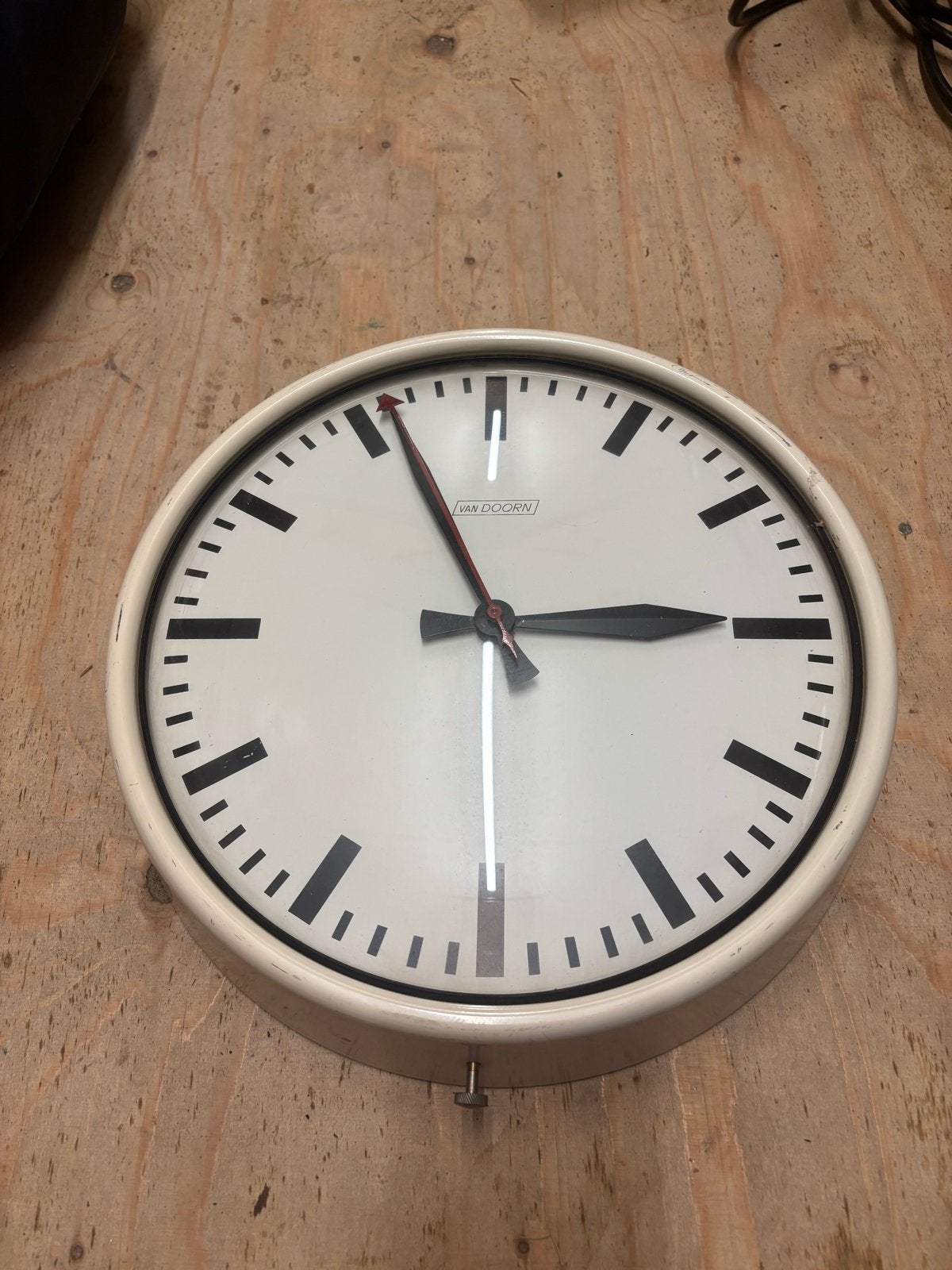 Vintage Van Doorn Industriële Wandklok - Werkend, Ophalen of Verzenden