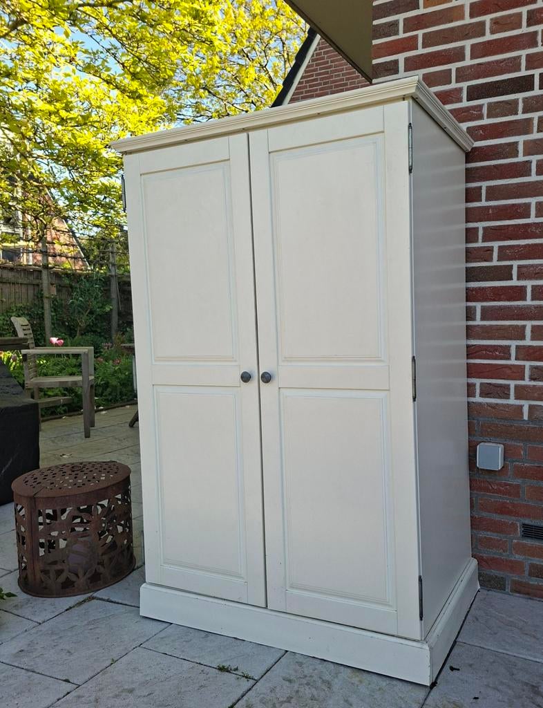 Crèmekleurige kledingkast met hangruimte en plank, Tuin en Terras, Ophalen, Gebruikt, Hout, Overige typen