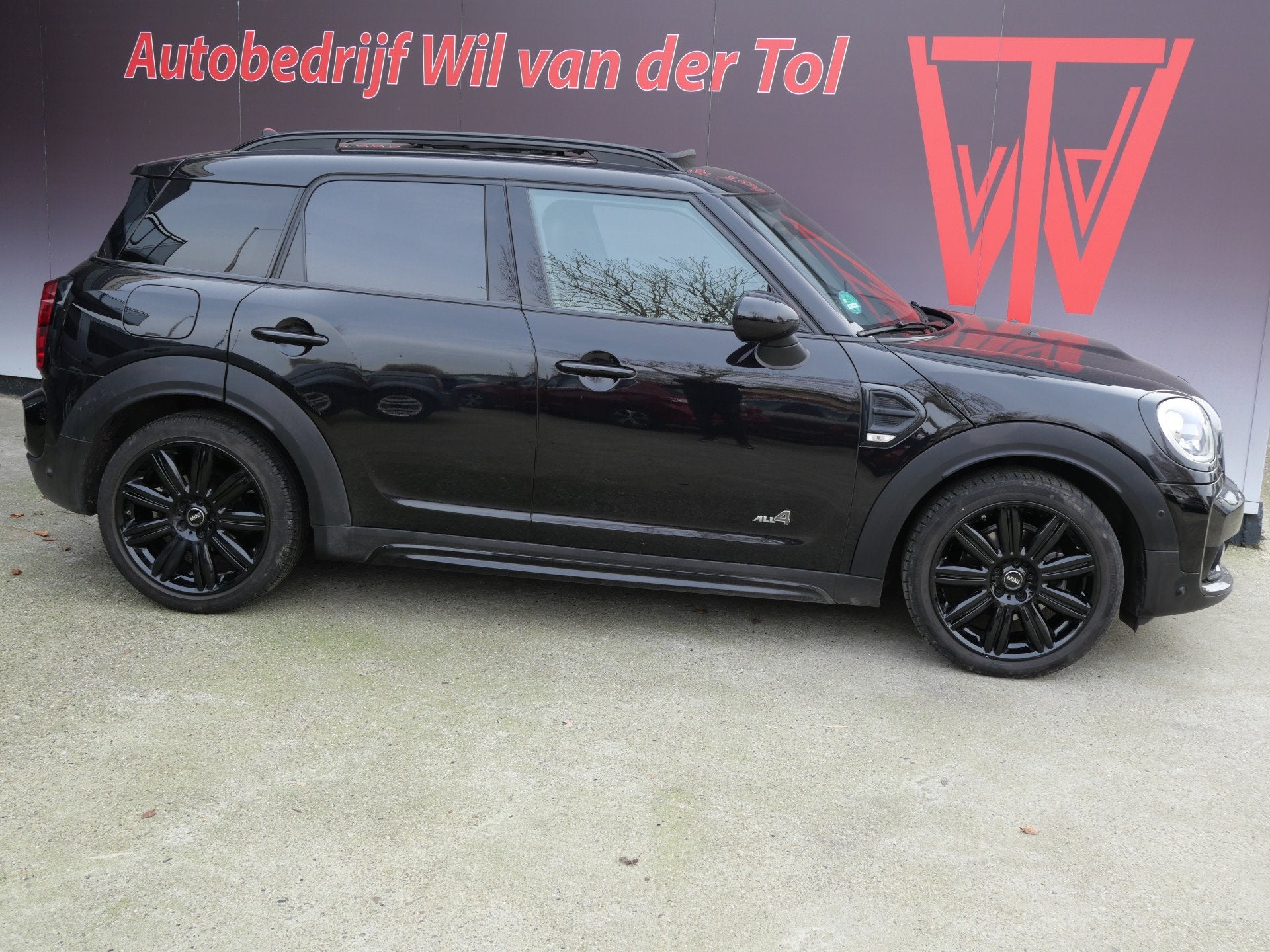 MINI Countryman 1.5 COOPER ALL4 YOURS | PANO | A.C.C. | H/K, Auto's, Dealer onderhouden, 136 pk, Gebruikt, Zwart
