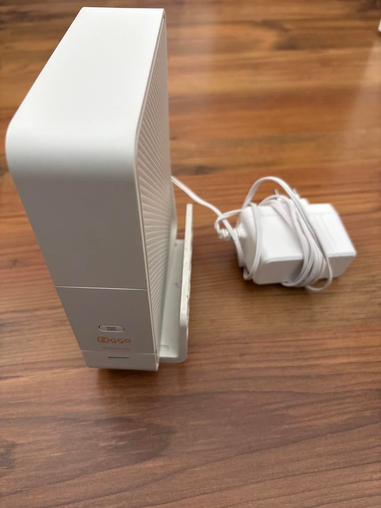 Ziggo Connectbox Router Modem - Wit (Cbn Compal), Computers en Software, Routers en Modems, Gebruikt, Router met modem, Ophalen of Verzenden