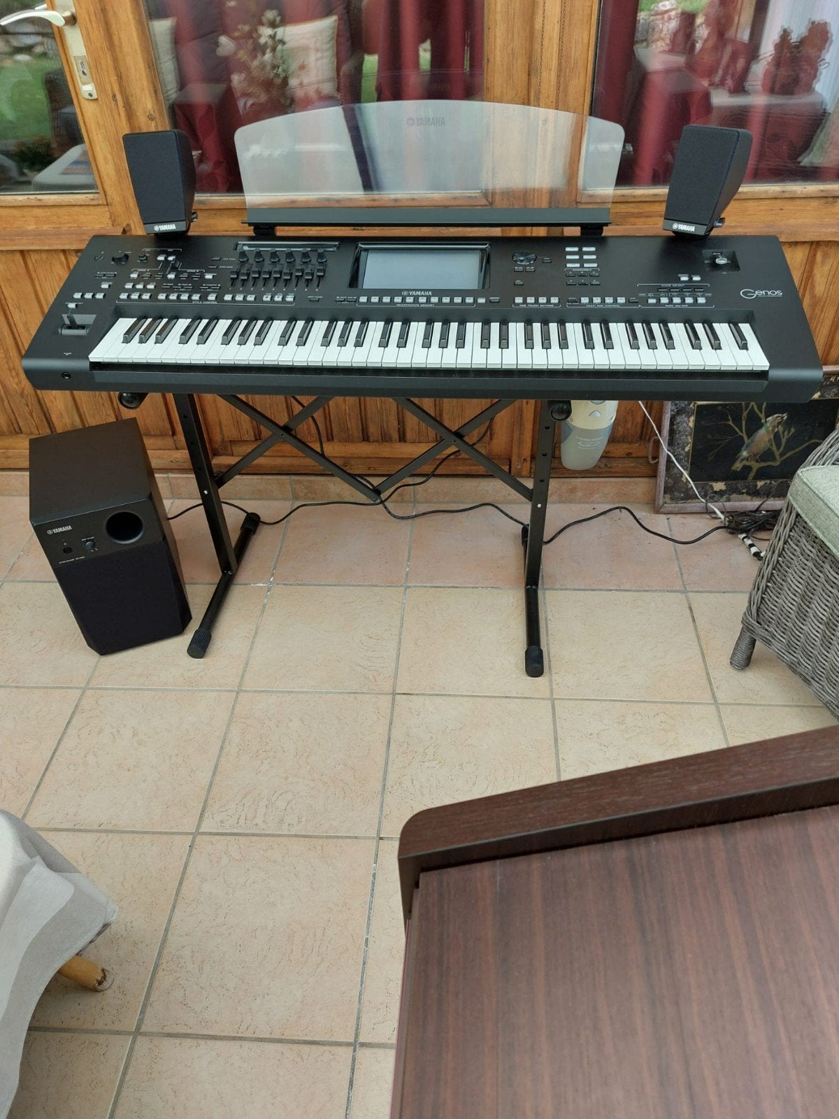 Yamaha Genos1 Workstation Keyboard met Speakers en Subwoofer, Muziek en Instrumenten, Ophalen, Yamaha, Zo goed als nieuw, Midi-aansluiting