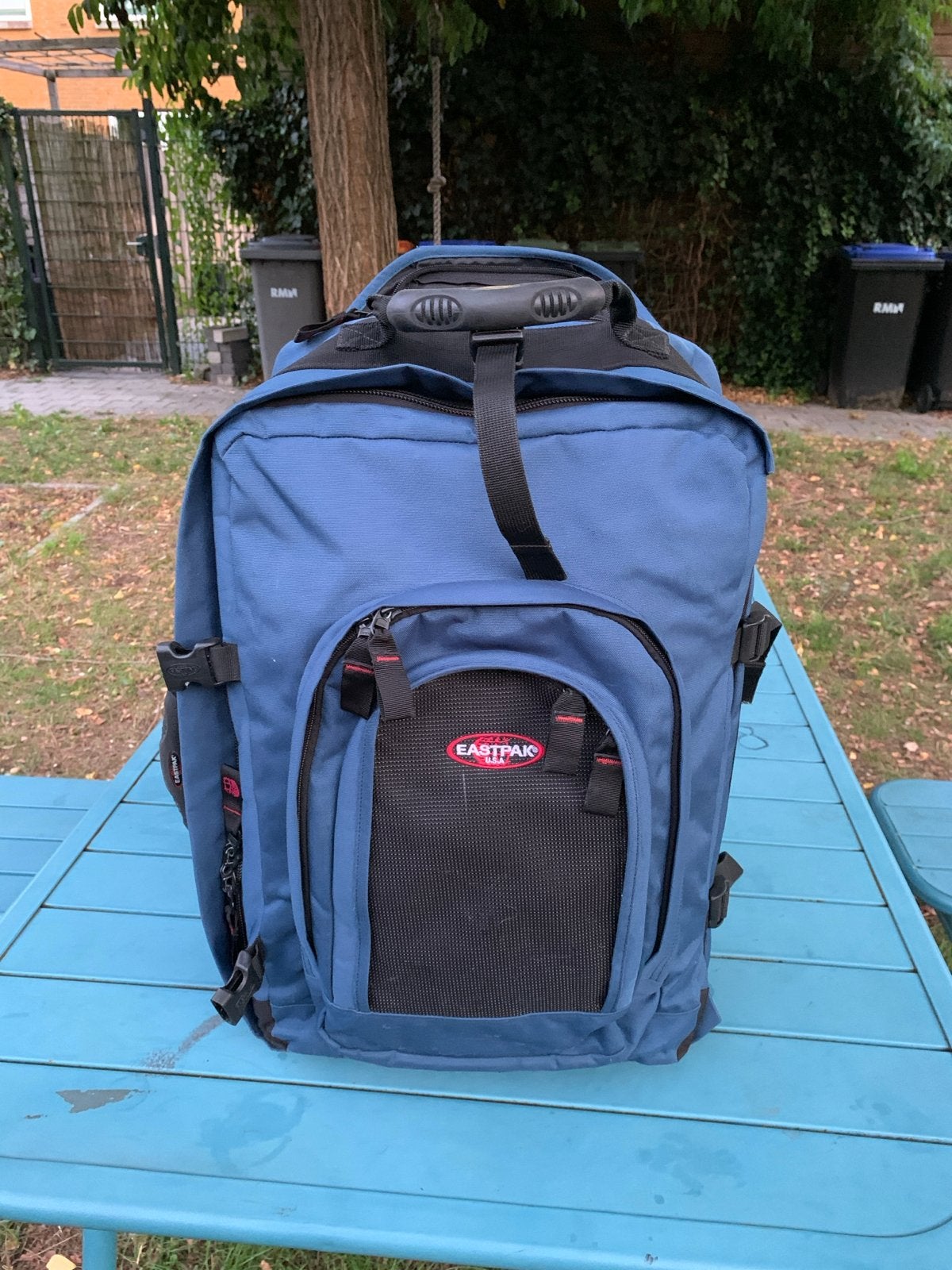 Eastpak reistas met wieltjes en uitschuifbare handgreep, 30 cm of meer, Gebruikt, Blauw, Ophalen of Verzenden
