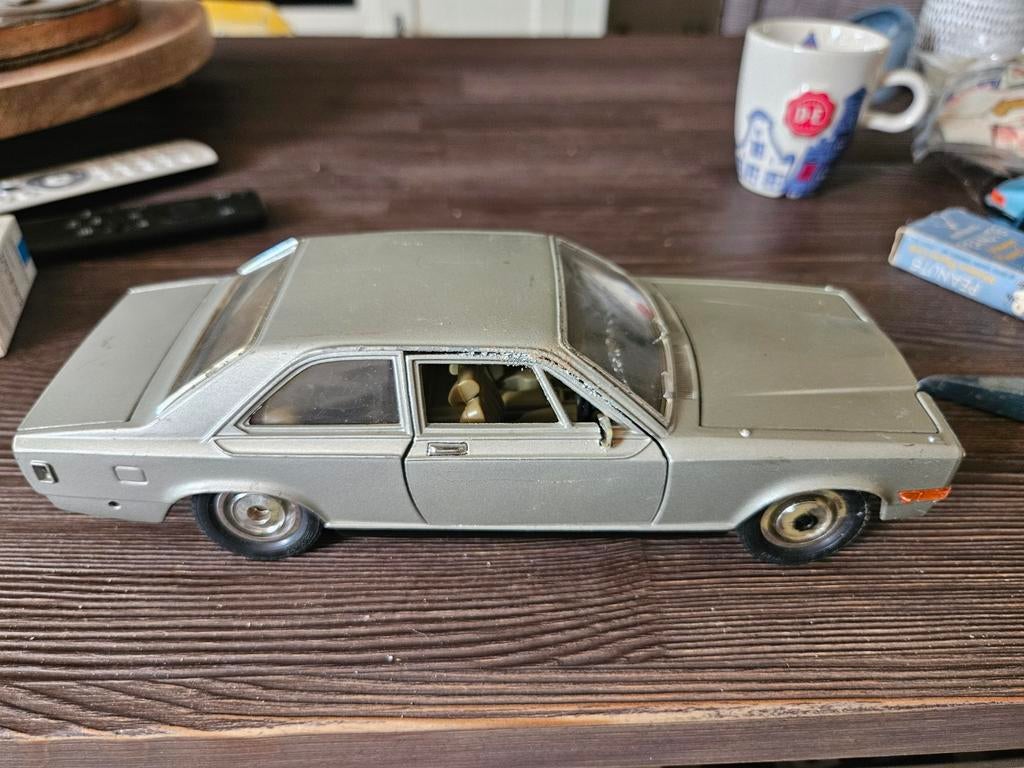 BURAGO Rolls Royce CAMARGUE 1:22, Hobby en Vrije tijd, Modelauto's | 1:18, Ophalen of Verzenden, Gebruikt, Auto