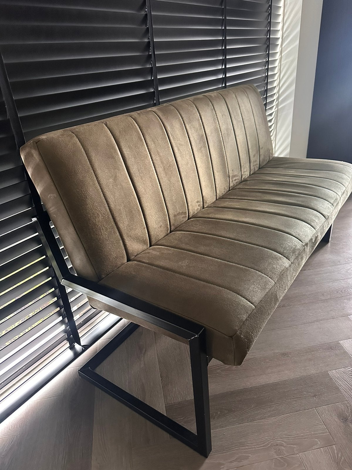 Mooie eetbank 1.46 mtr van micro leder in de kleur olive, Ophalen, Zo goed als nieuw