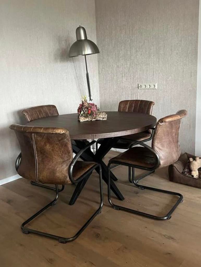 4 leren stoelen, Ophalen, Zo goed als nieuw, 4 tot 6 stoelen