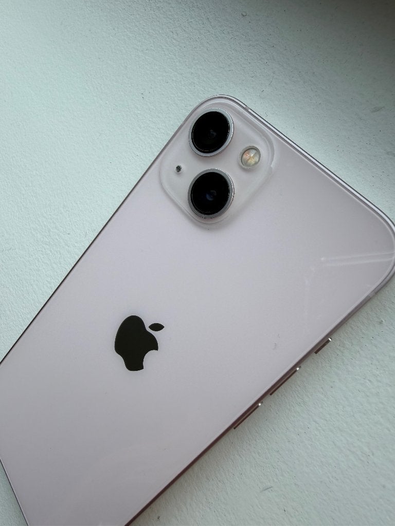 iPhone 13 Roze, 128 GB + 4 hoesjes + screenprotector, Telecommunicatie, Mobiele telefoons | Apple iPhone, Ophalen, 128 GB, 75 %