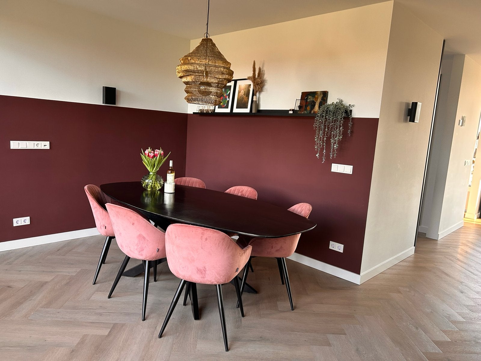 Deens ovale eettafel (Giga Meubel) + 6 roze fluwelen stoelen, Ophalen, Gebruikt, 6 tot 8 stoelen