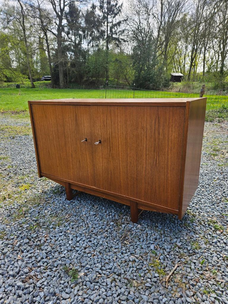 Klein Scandinavisch Mid-century Vintage Dressoir / Kastje, Ophalen, Gebruikt, 100 tot 150 cm, Teakhout