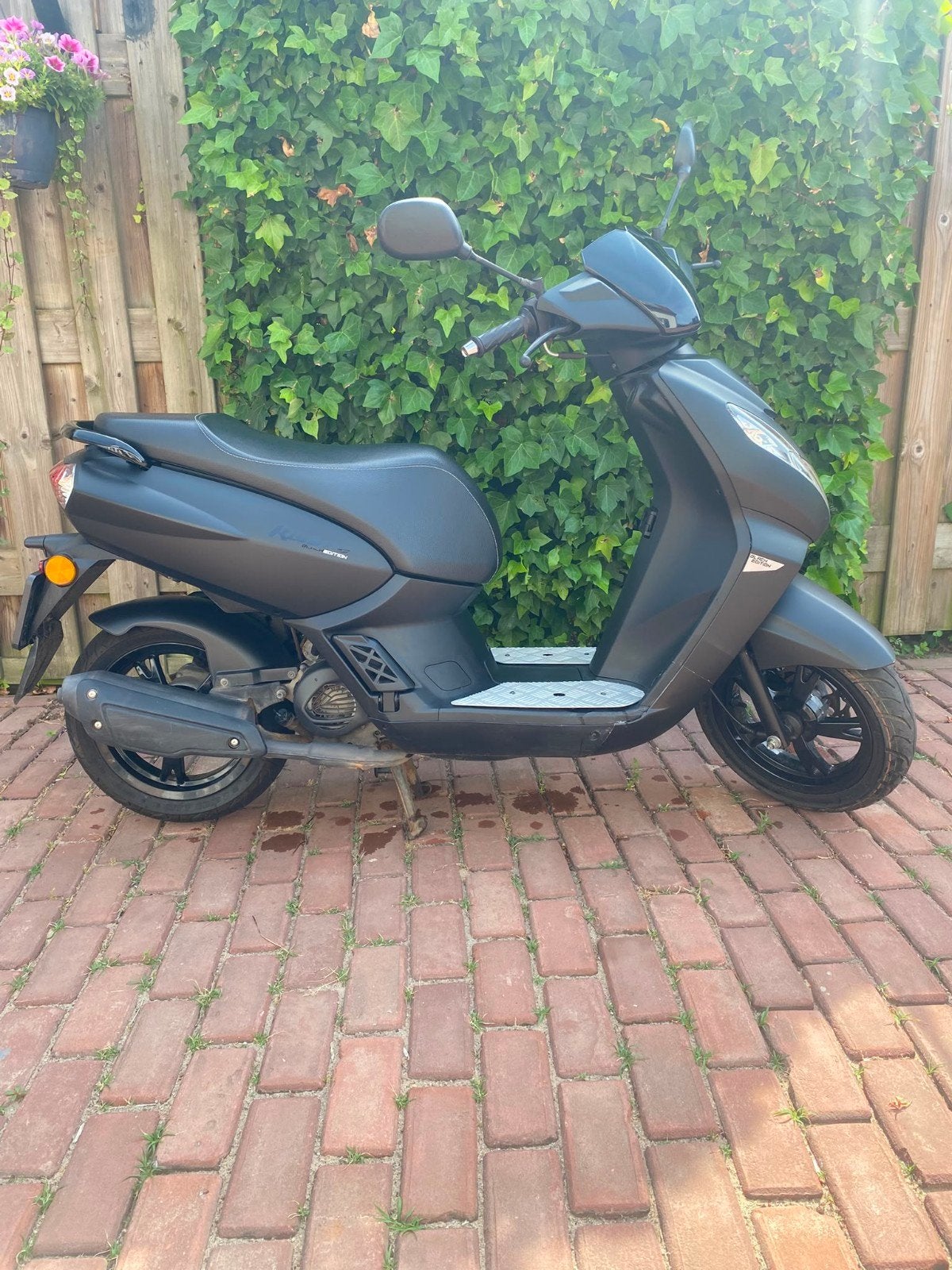PEUGEOT KISBEE, BLACK EDITION 2024, Fietsen en Brommers, Ophalen, Gebruikt, Benzine, Overige modellen