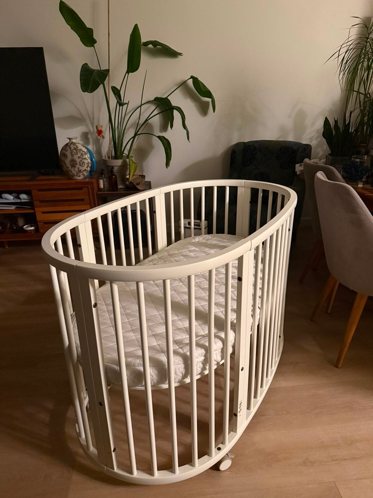 Stokke Sleepi Mini Wieg met Matras - Zo goed als nieuw, Kinderen en Baby's, Ophalen of Verzenden, Zo goed als nieuw, Minder dan 140 cm