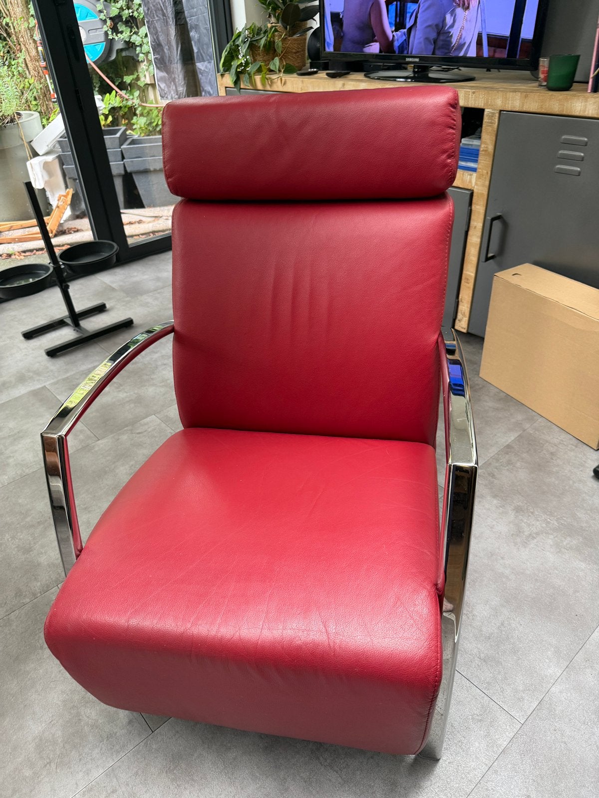 Rode montel stoel, Huis en Inrichting, Fauteuils, Ophalen, Zo goed als nieuw, 50 tot 75 cm, Leer