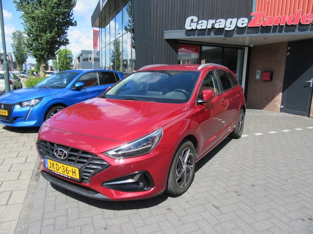 Hyundai I30 1.5 T-GDi MHEV Premium Sky, Auto's, Hyundai, Gebruikt, 4 cilinders, Leder en Stof, Bedrijf