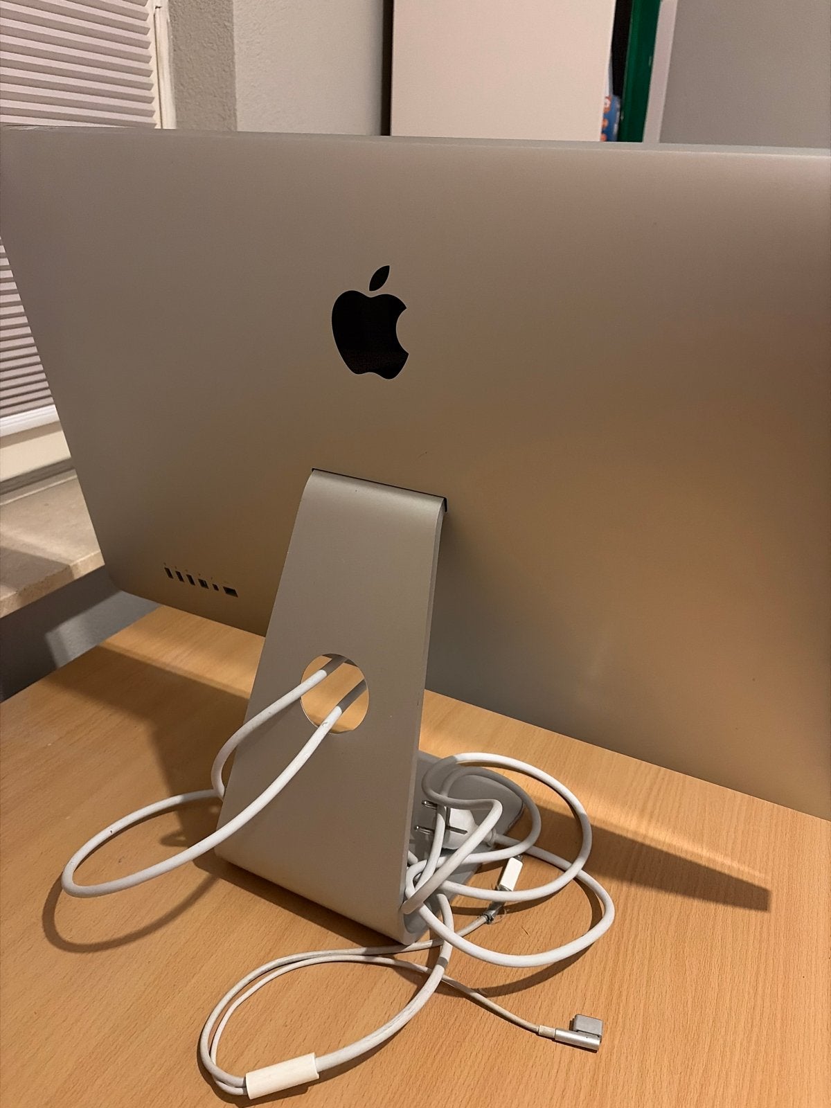 Apple Thunderbolt Display 27 inch, Computers en Software, Monitoren, Gebruikt, 60 Hz of minder, Thunderbolt, IPS, Quad HD (2K)