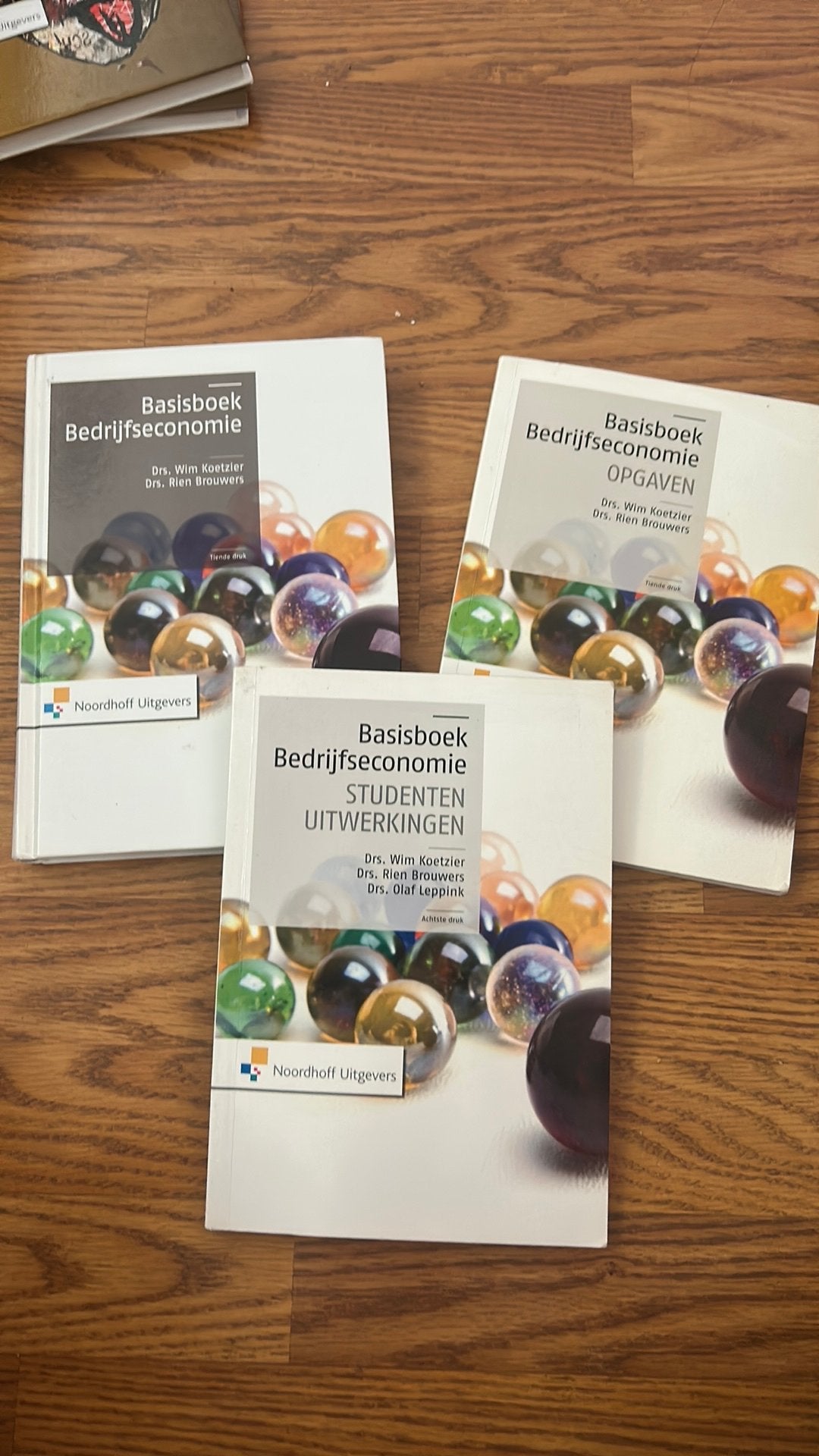 Wim Koetzier - Basisboek bedrijfseconomie set, Wim Koetzier; Rien Brouwers, Ophalen of Verzenden, Management, Zo goed als nieuw