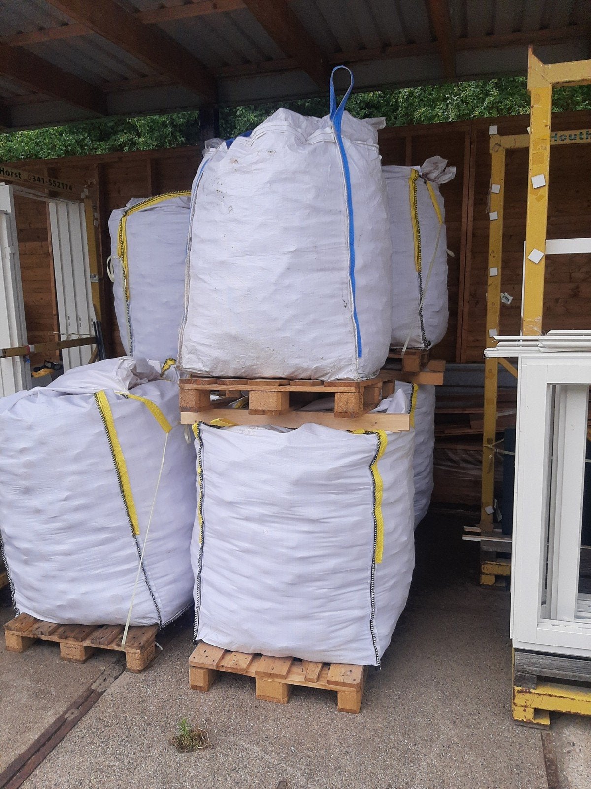 Mahonie briketten in bigbags van 1 m3, Minder dan 3 m³, Ophalen, Overige houtsoorten, Blokken