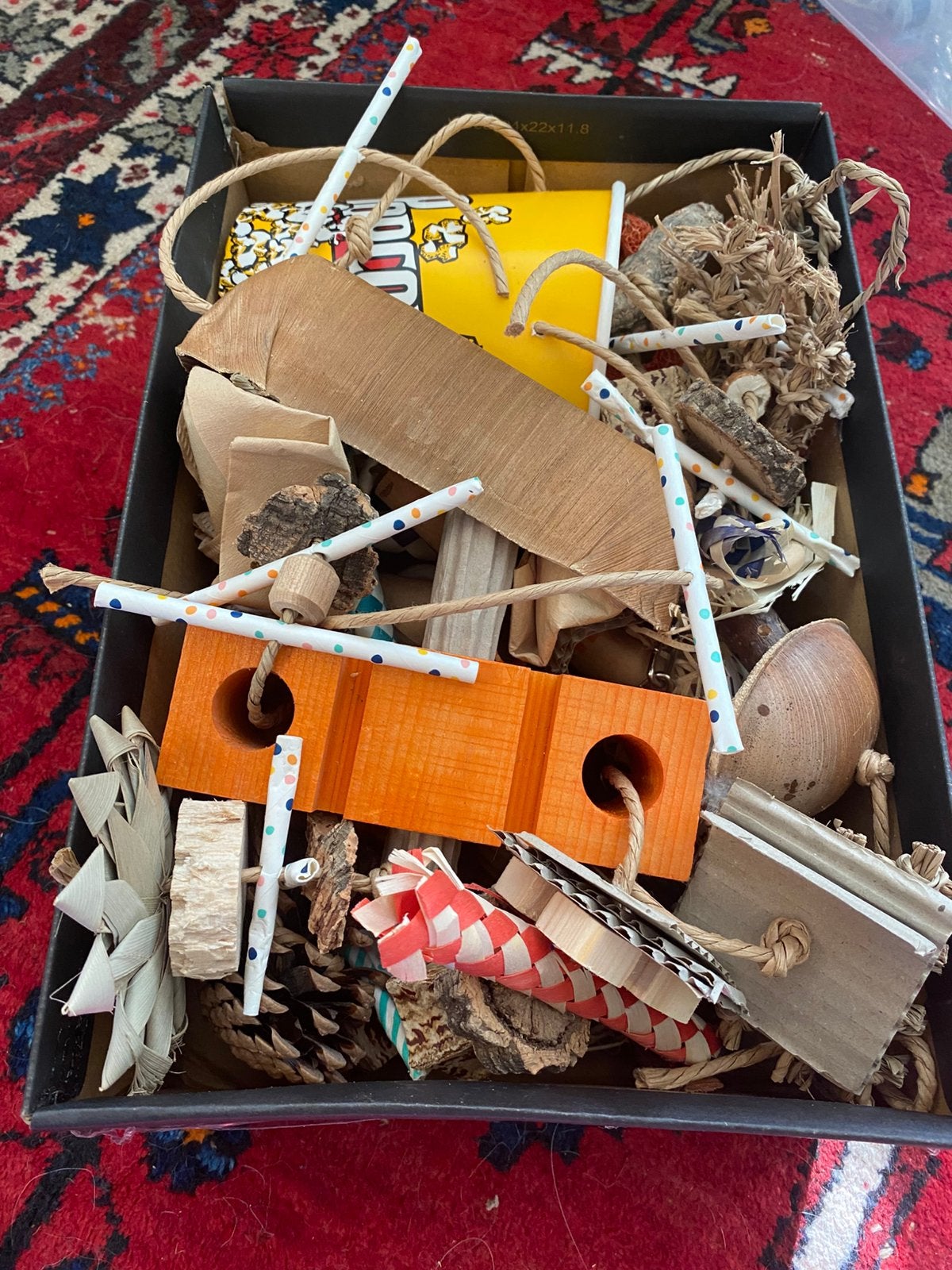 Zelf gemaakt DIY vogel speelgoed papegaai bijna nieuw, Ophalen of Verzenden, Zo goed als nieuw, Speelgoed