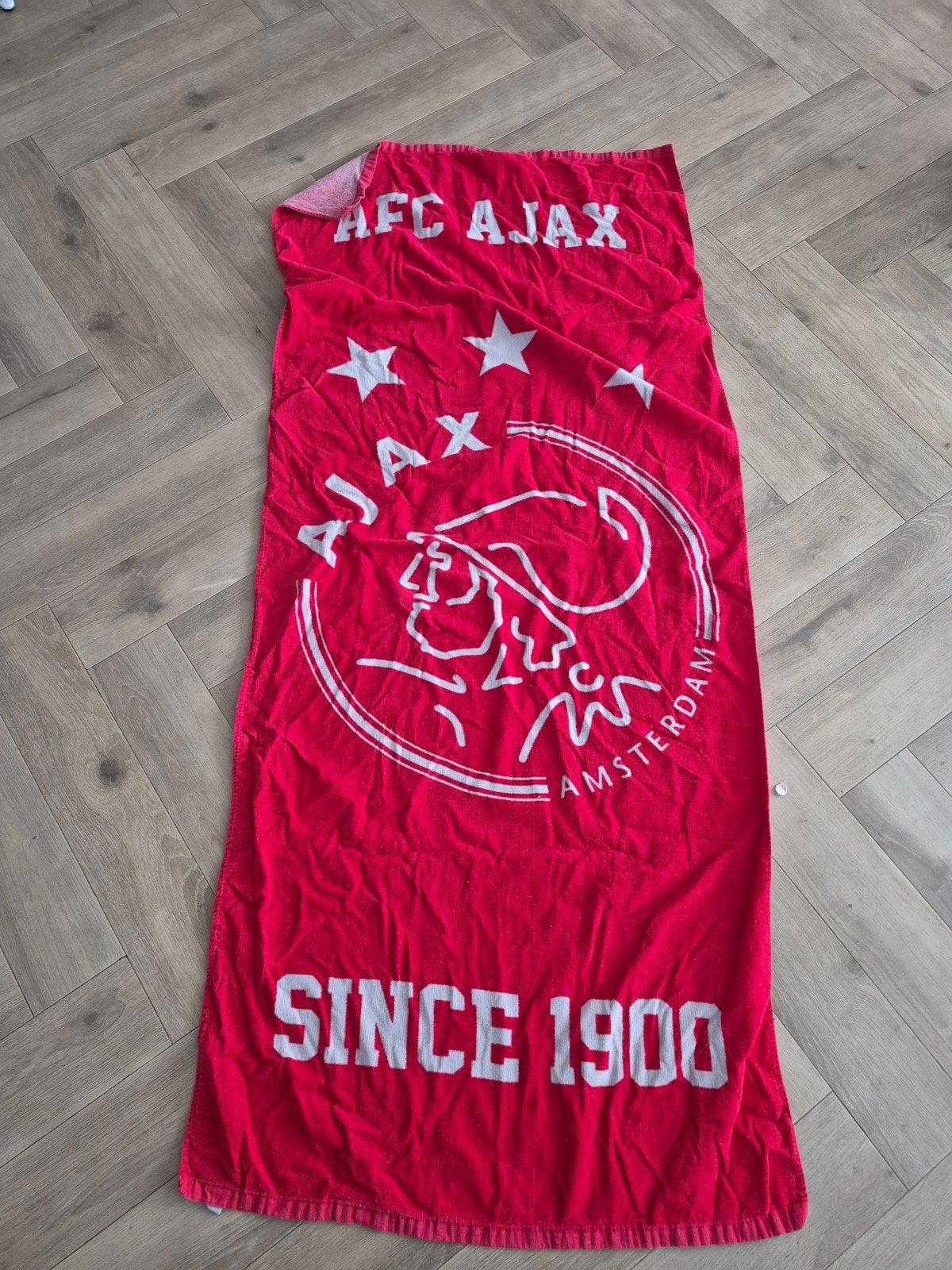 Ajax handdoek - Rood met wit logo, Gebruikt, Overige merken, Handdoek, Ophalen of Verzenden