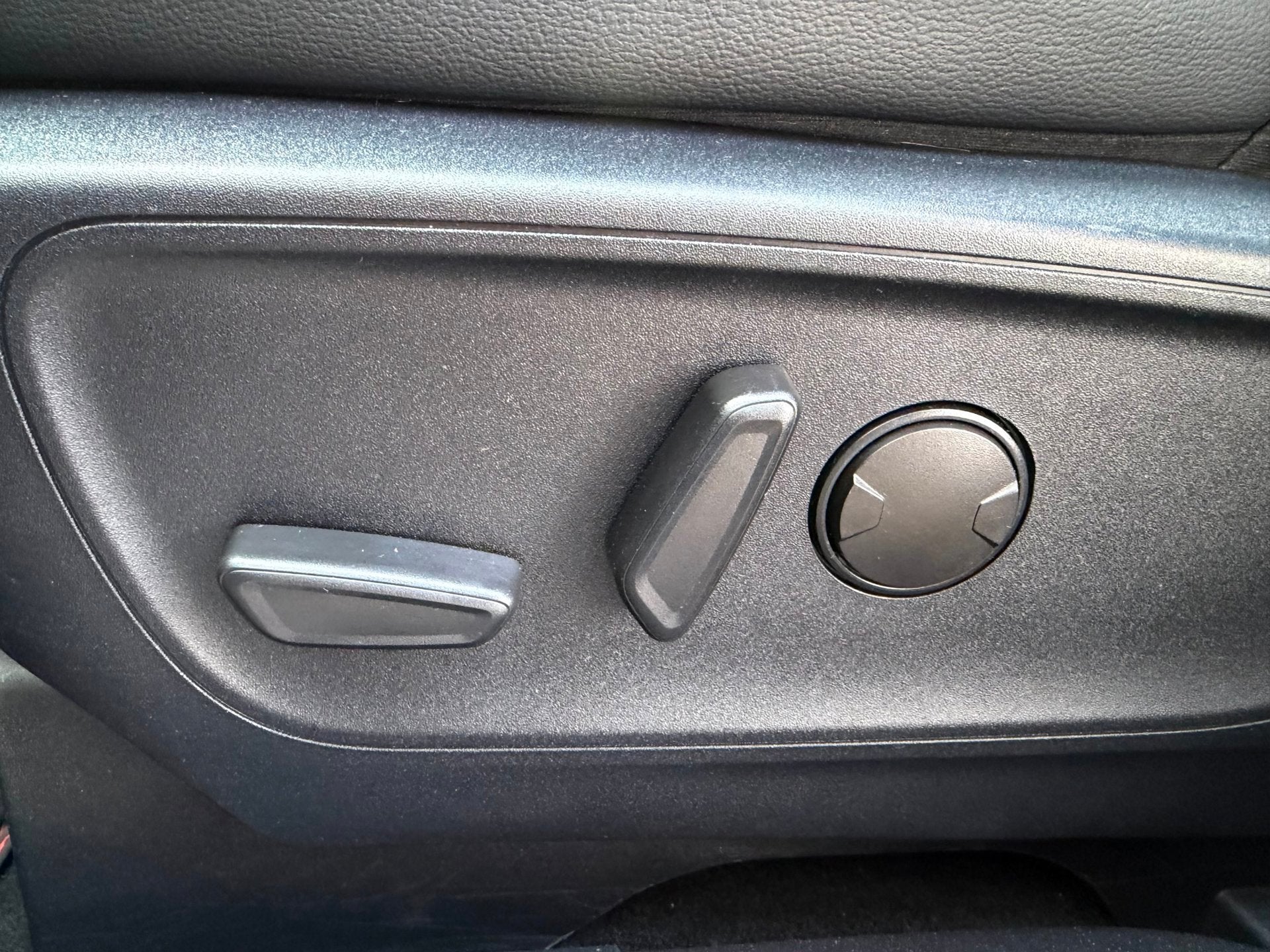 Foto 12 van Ford Kuga 2.5 PHEV ST-Line X PANO l TREKHAAK l ACC l 20''!