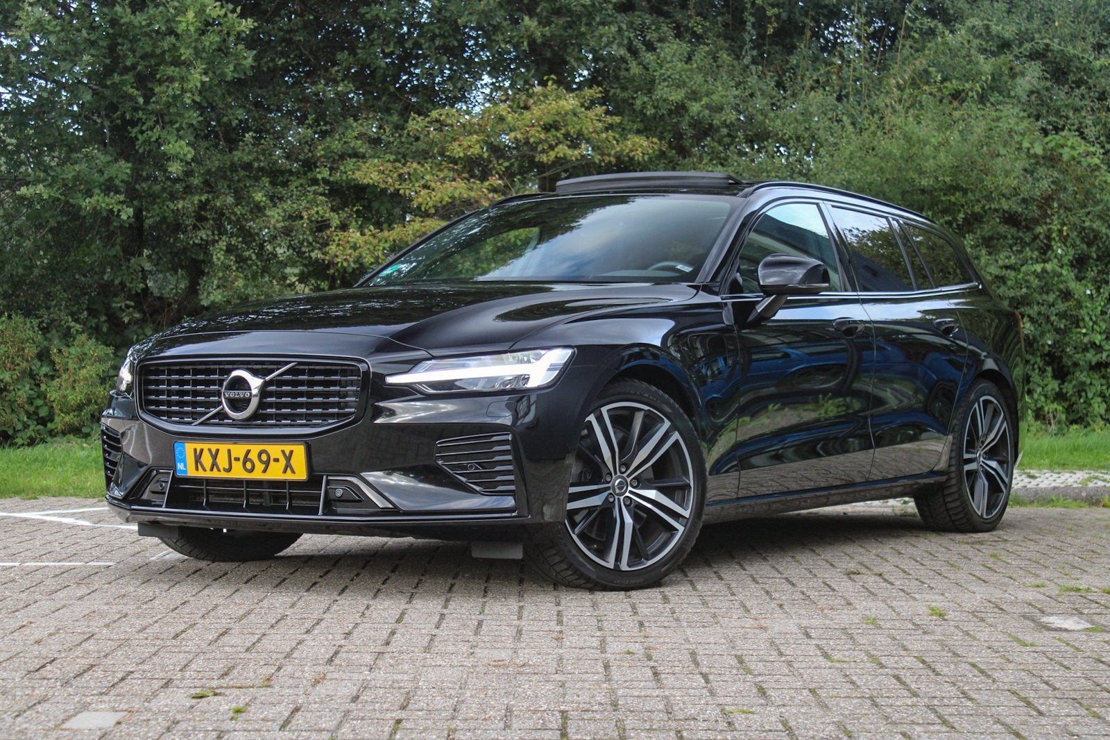 Volvo V60 T6 R-design Plug-In hybride PANO | LED | 19 inch, Auto's, Automaat, 4 cilinders, Leder en Stof, Vierwielaandrijving