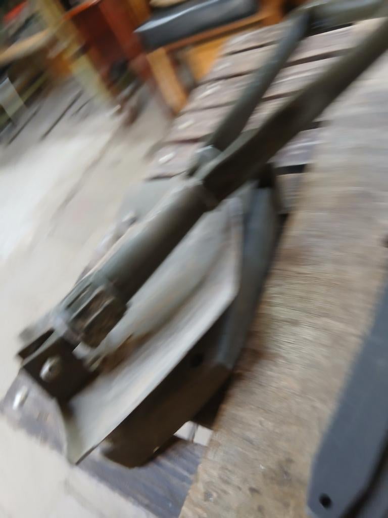 Militair mes en opvouwbare schep, Ophalen