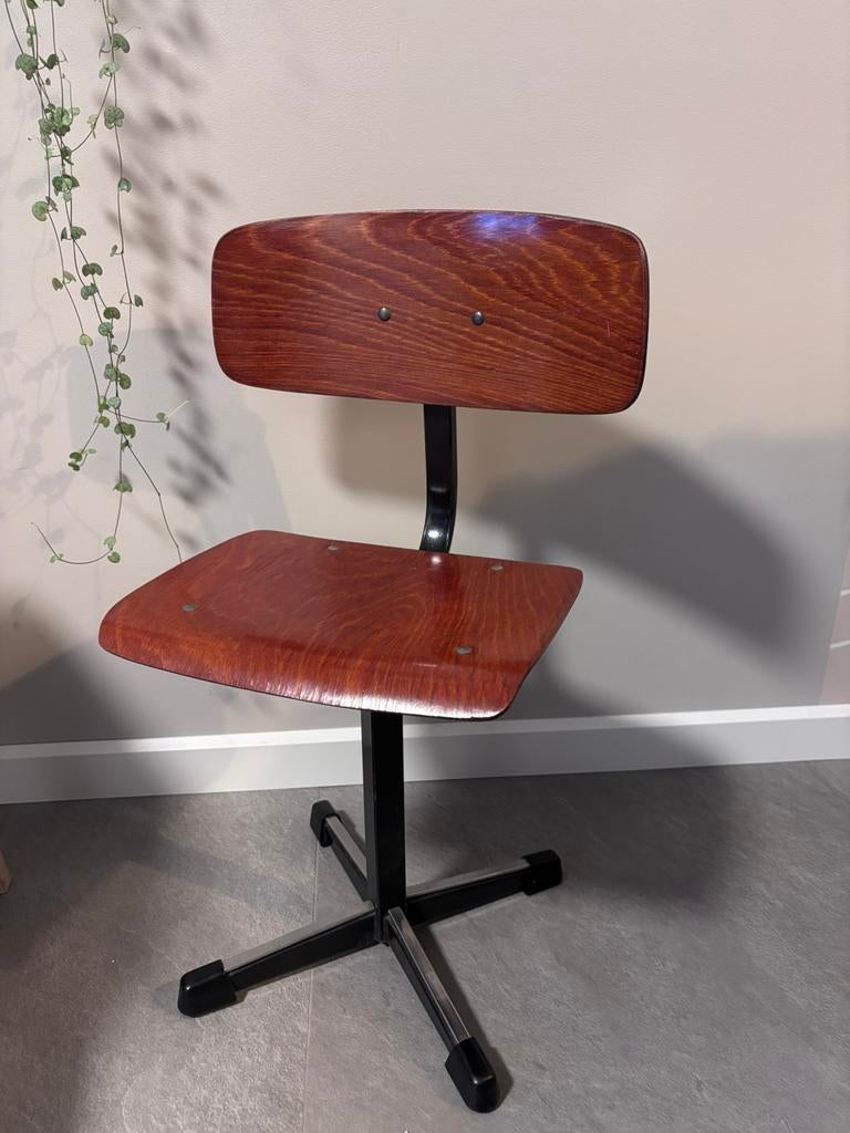 Net vintage schoolstoeltje kinderstoeltje bureaustoeltje, Kinderen en Baby's, Kinderkamer | Tafels en Stoelen, Ophalen of Verzenden