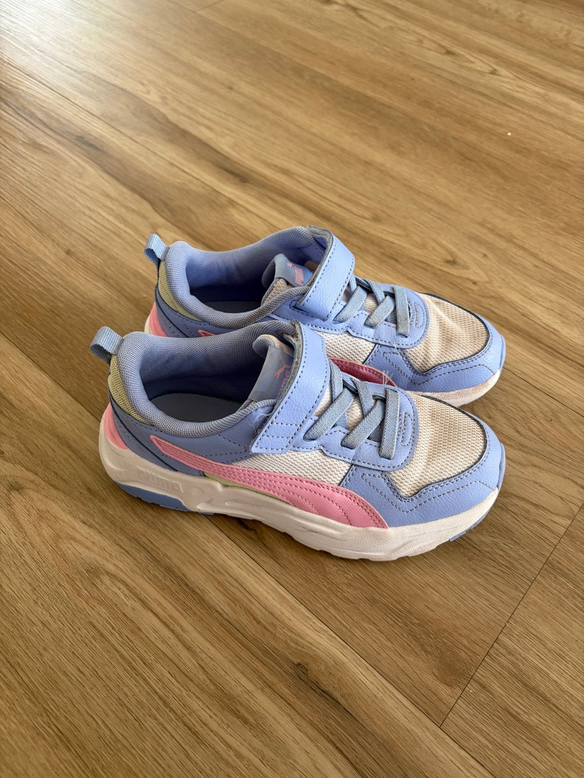 Puma sneakers maat 34 voor meisjes - lichtblauw/roze, Ophalen, Zo goed als nieuw, Meisje, Sportschoenen