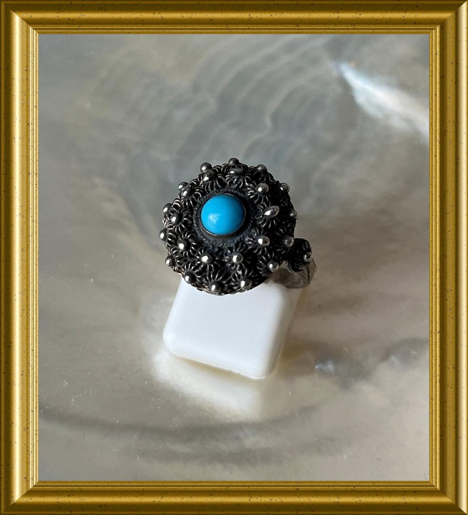 Oude kleine zilveren ring met zeeuwse knop, Ophalen of Verzenden, Zilver, Ring