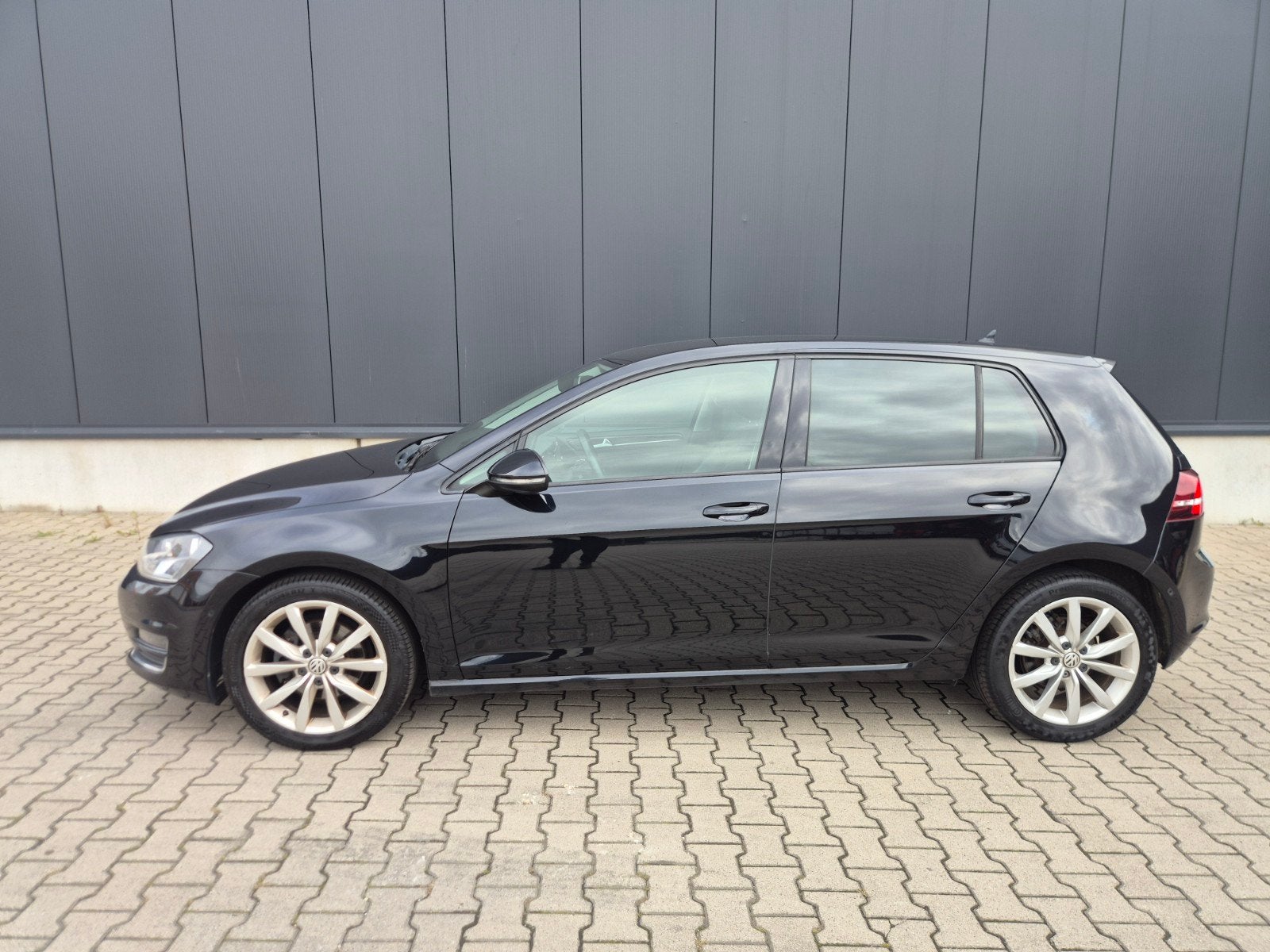 Foto 4 van Volkswagen Golf 1.2 TSI 77KW 5D DSG 2014 Zwart