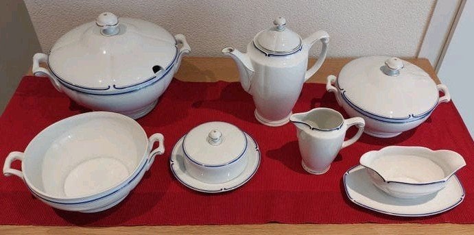 Prachtig wit porseleinen servies met blauw/goud rand, Ophalen of Verzenden