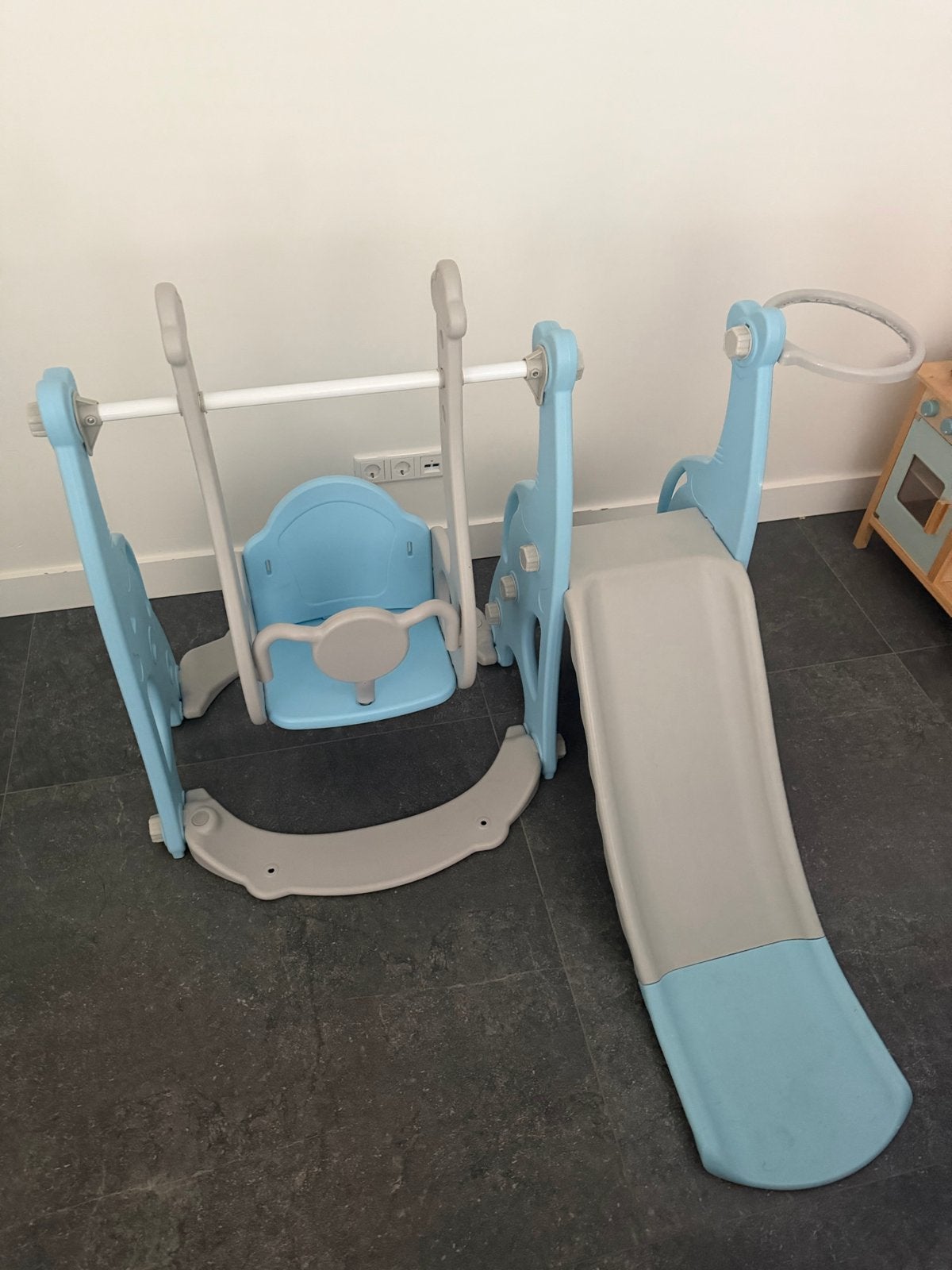 Kinder speeltoestel met schommel en glijbaan, Kinderen en Baby's, Speelgoed | Buiten | Speeltoestellen, Ophalen, Gebruikt, Glijbaan