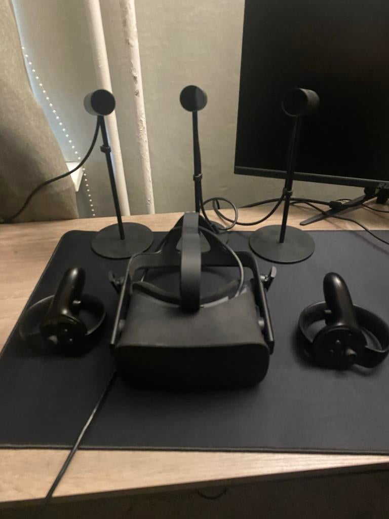 Oculus Rift CV1 VR + extra sensor en touch controllers!, Ophalen of Verzenden, Zo goed als nieuw, VR-bril, Pc