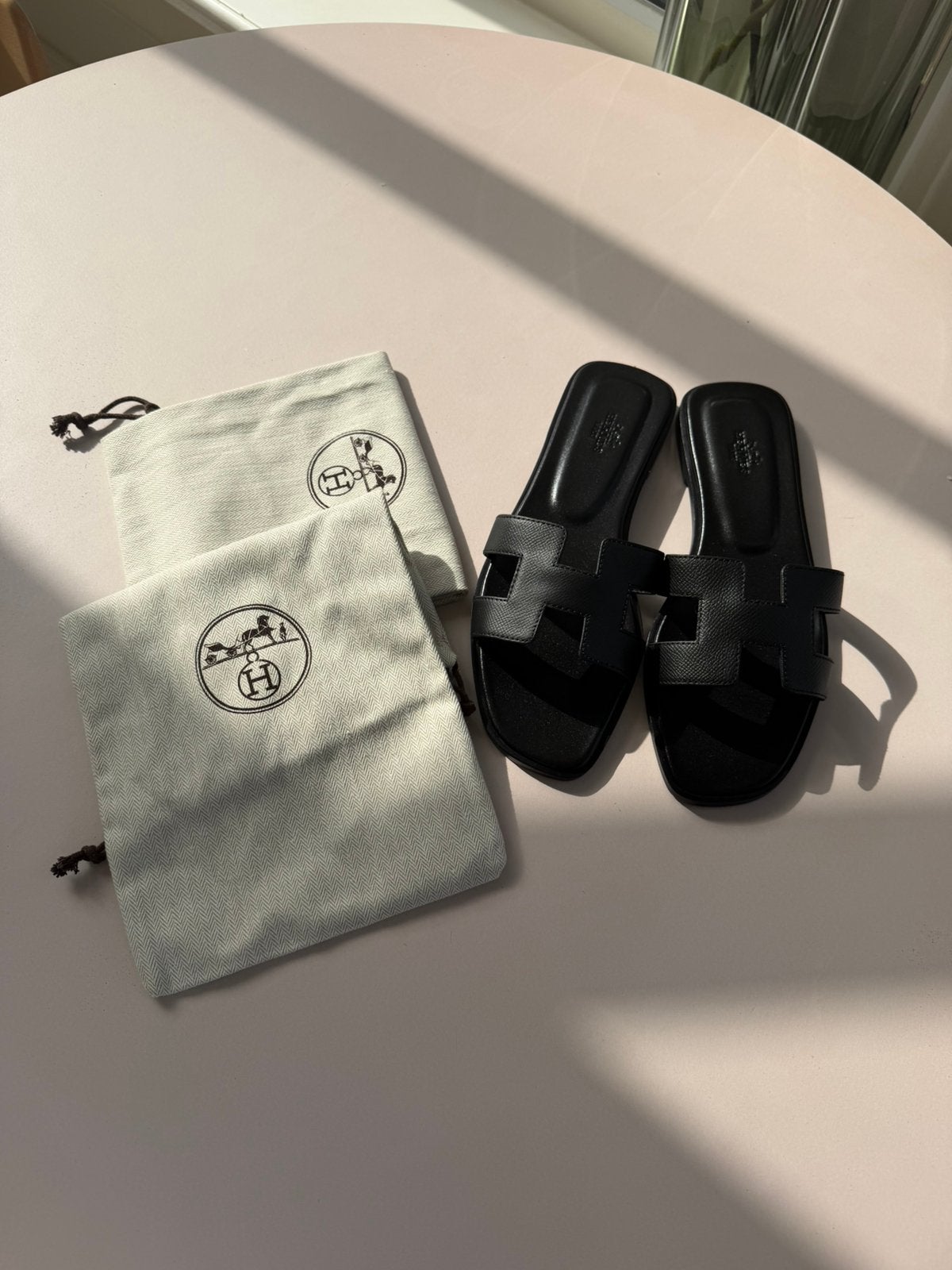 Hermes Oran slippers maat 40, Kleding | Dames, Schoenen, Verzenden, Nieuw, Zwart