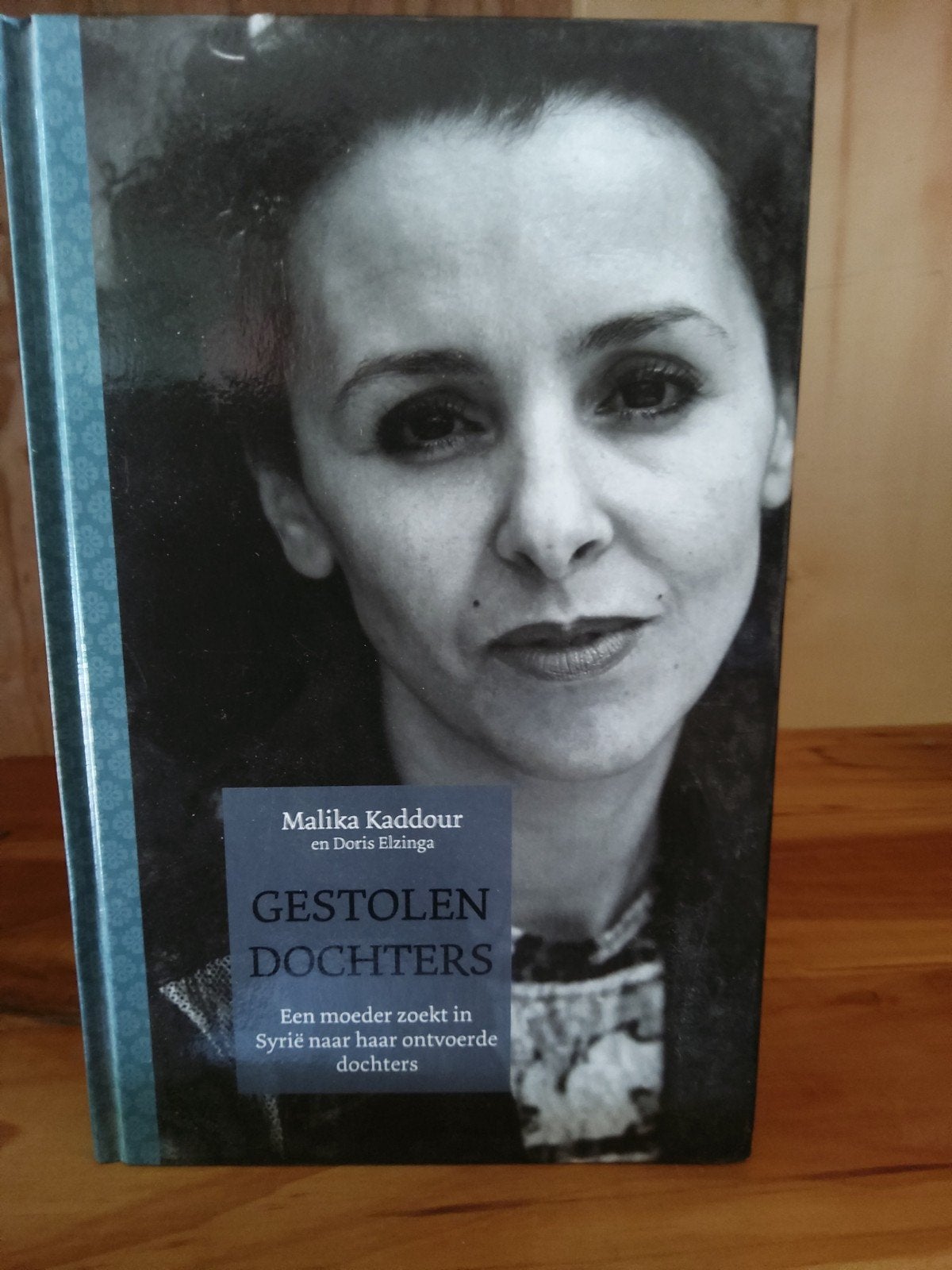 Gestolen Dochters - Malika Kaddour & Doris Elzinga, Ophalen of Verzenden, Zo goed als nieuw, Malika Kaddour en Doris Elzinga, Politiek