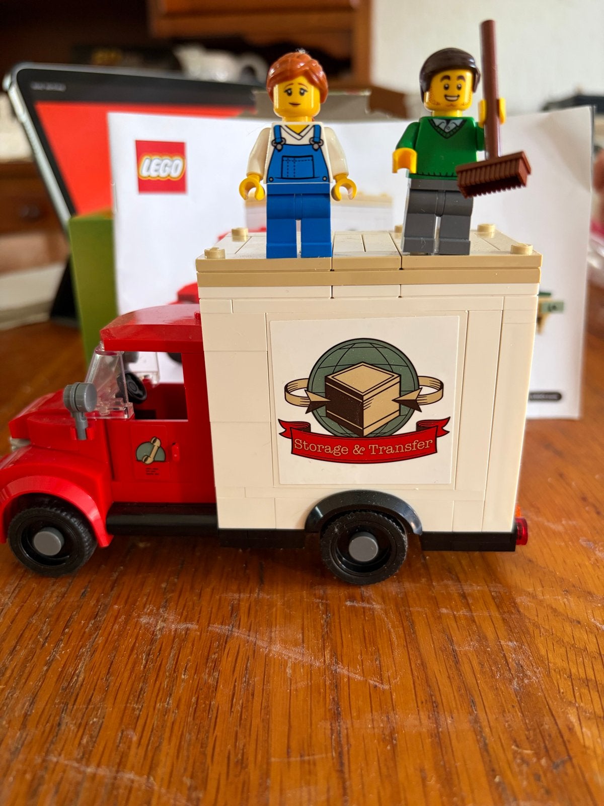 Lego Verhuiswagen met Minifiguren en Instructies 40586, Kinderen en Baby's, Lego, Ophalen of Verzenden, Zo goed als nieuw, Icons