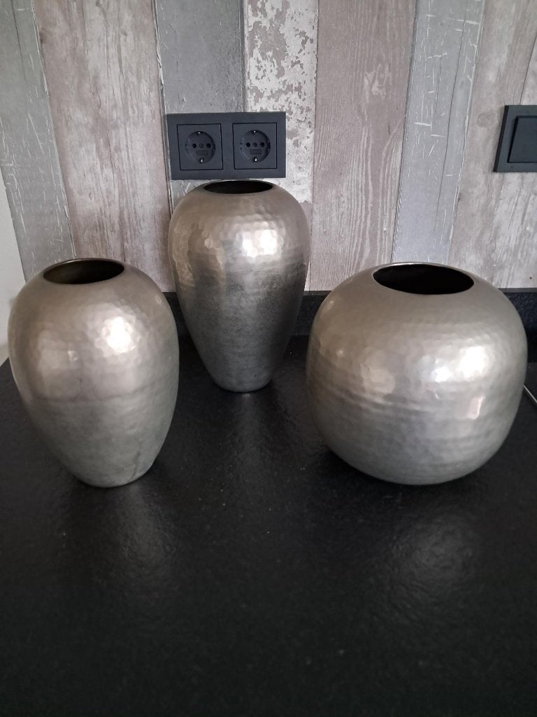 3x vazen Gehamerde vaas zilver kleur hoogte 25, Ophalen of Verzenden, Zo goed als nieuw, Zilver, Metaal