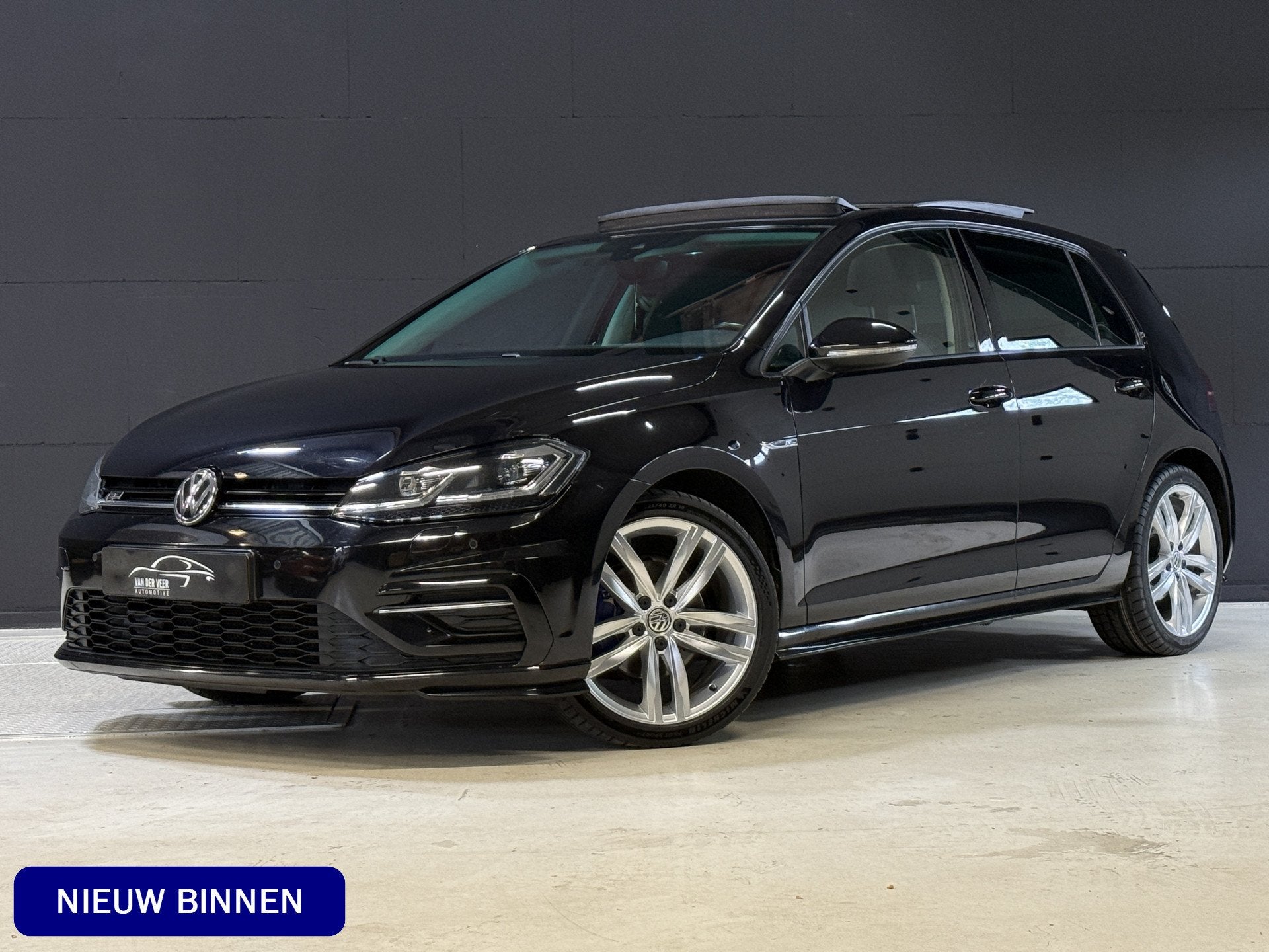 Volkswagen Golf 1.5 TSI Highline Business R | Distr.riem vv, Stof, 150 pk, Zwart, Bedrijf