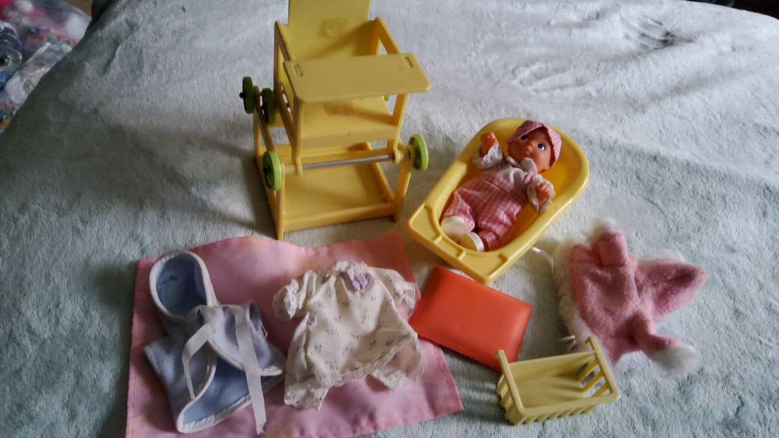 Vintage Barbie Sindy Fleur Tienerpop baby set poppenstoel, Verzamelen, Ophalen of Verzenden, Fashion Doll