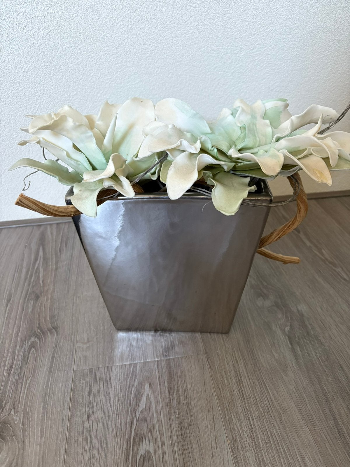 Leuke pot met kunstbloemen, Ophalen