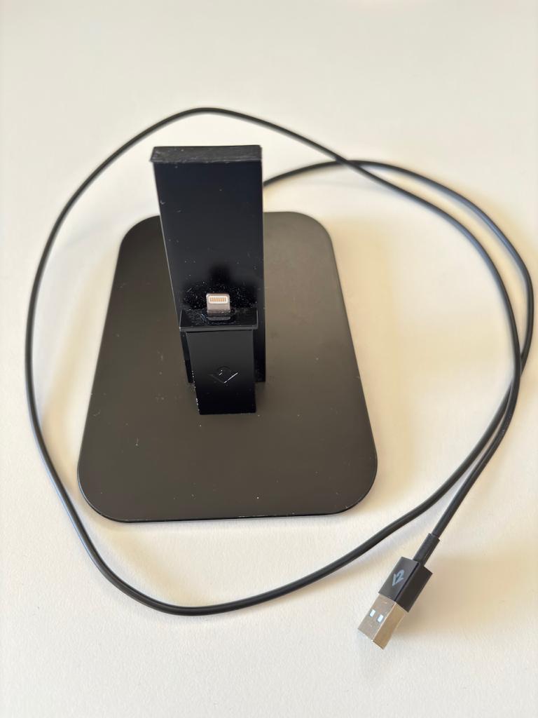 iPhone docking station. Opladen via lightning connector., Computers en Software, Dockingstations, Gebruikt, Docking station, Ophalen of Verzenden