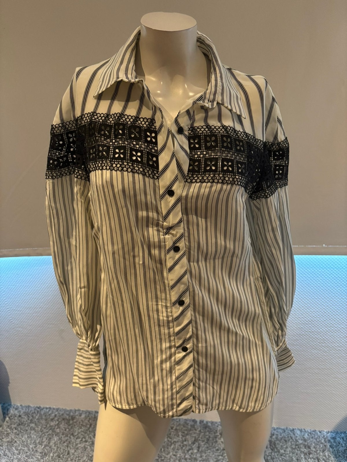 Sandro blouse met kant maat 2. M, Ophalen of Verzenden, Zo goed als nieuw, Maat 38/40 (M), Wit