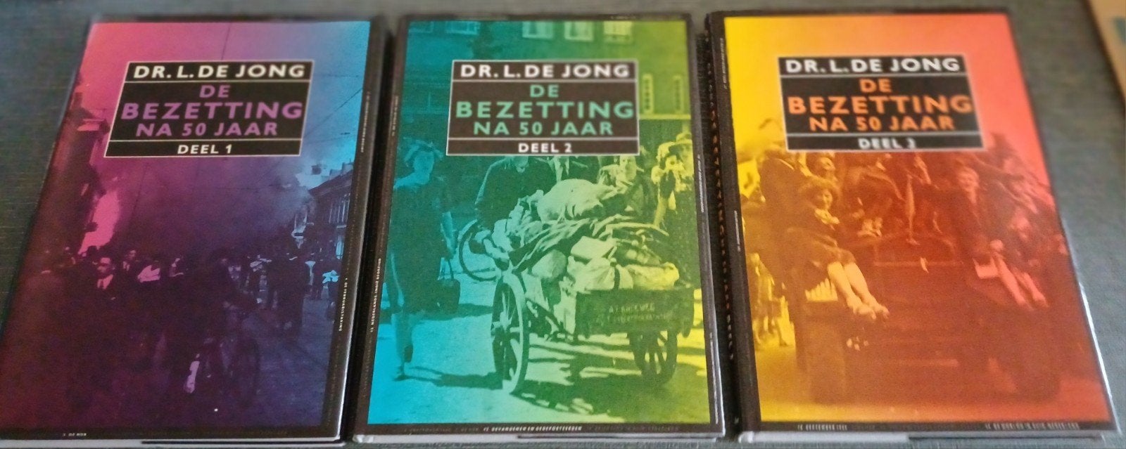 Dr. L. de Jong - De Bezetting Na 50 Jaar (3 delen), Boeken, Geschiedenis | Vaderland, Ophalen, 20e eeuw of later, Zo goed als nieuw