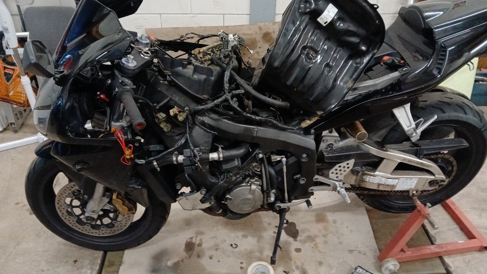 Gezocht: Cilinderkop compleet Honda CBR 600RR 2003, Ophalen of Verzenden