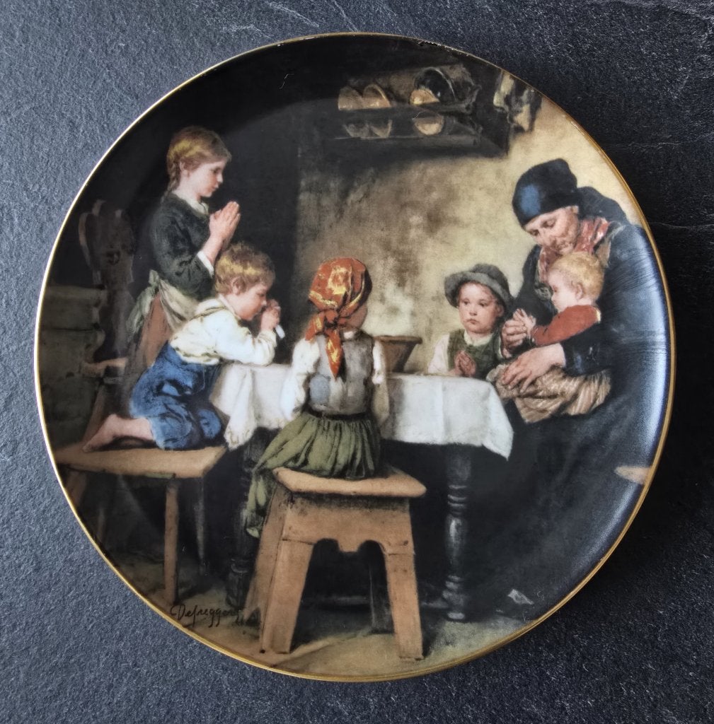 Wandbord Austria Lilien Porzellan “Das Tischgebet“, Ophalen, Gebruikt, 20 cm, Meerkleurig