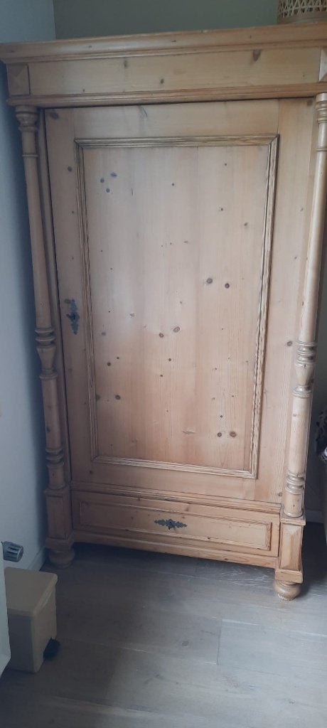 grenen kast, Ophalen