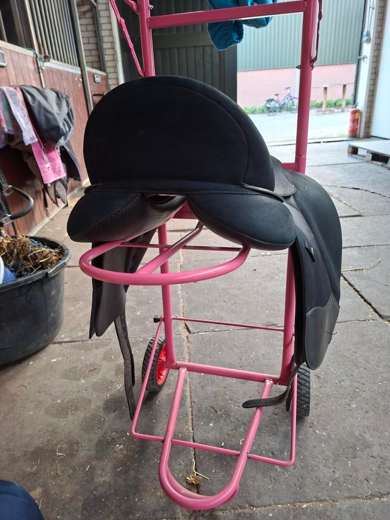 Wintec Pro dressage hart zadel 16.5 inch, Ophalen, Gebruikt, Dressuur
