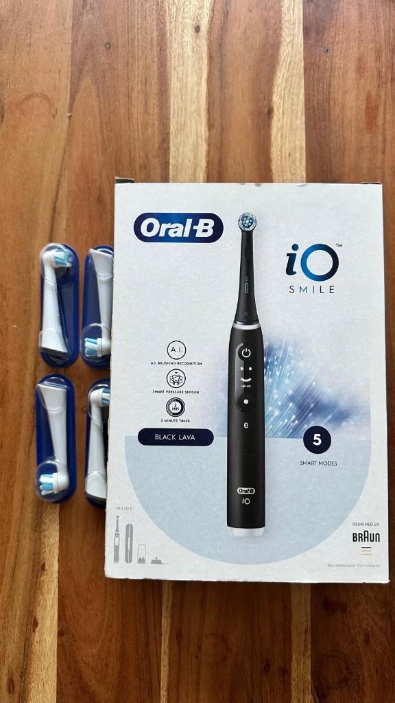 OralB io 5 series en 4 opzetborstel., Witgoed en Apparatuur, Ophalen of Verzenden, Nieuw, Scheren en Epileren