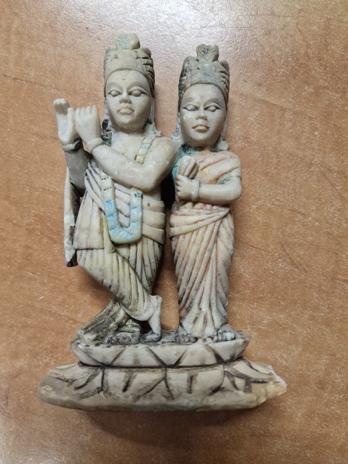 Beeldje van Krishna en Radha - Steen/Keramiek, Antiek en Kunst, Minder dan 20 cm, Ophalen of Verzenden, Handgemaakt, Steen of Keramiek